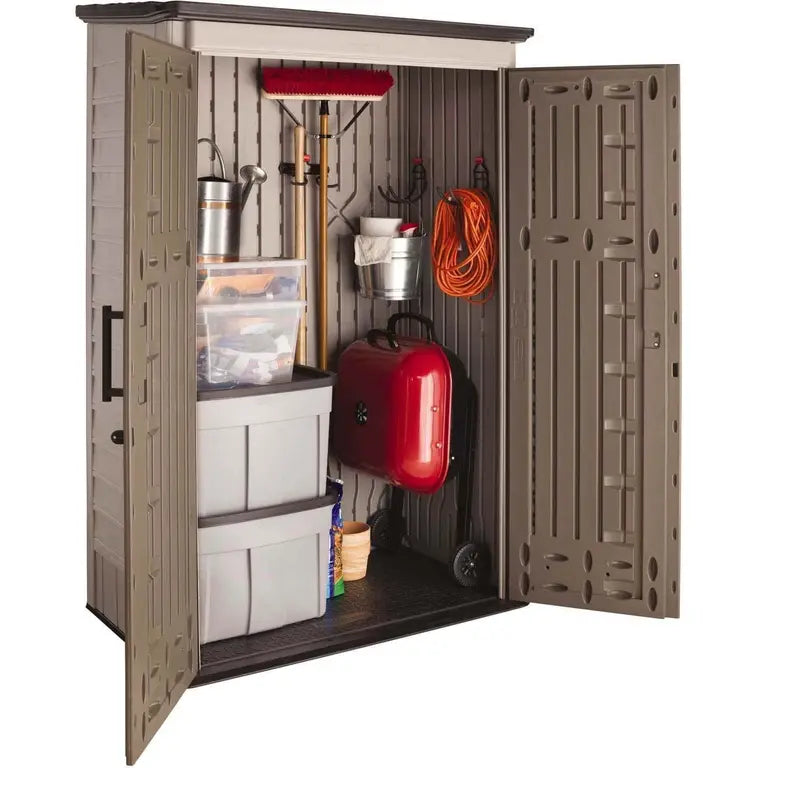 Rubbermaid Model 2025 Lockable Garden Storage Shed  52 Cu Ft Capacity
