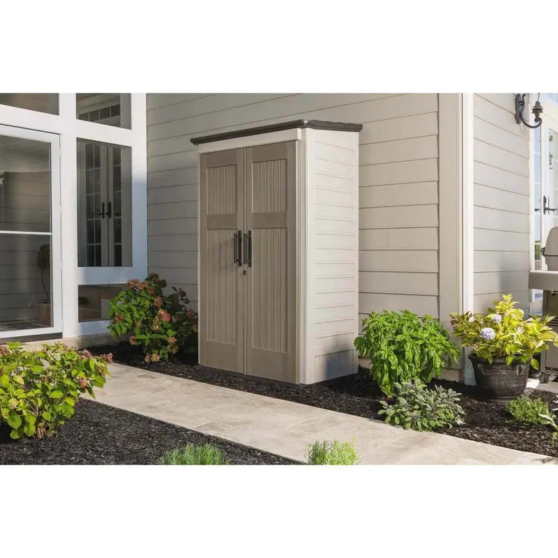 Rubbermaid Model 2025 Lockable Garden Storage Shed  52 Cu Ft Capacity