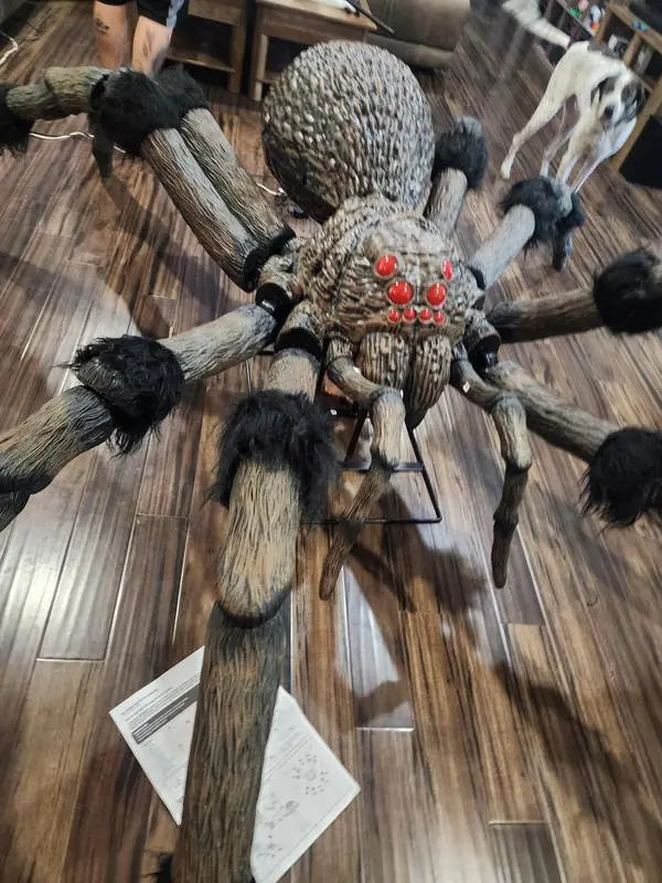 Giant-Sized Realistic Spider Decoration – Posable Legs & Glowing Eyes