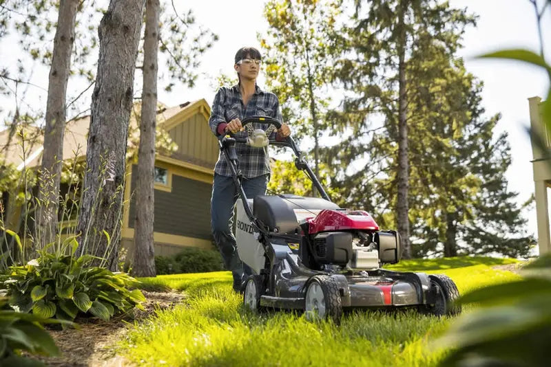 Honda HRX217VYA Self-Propelled Lawn Mower – 21″ VersaMow System, 4-in-1 Functionality (Clearance Item)